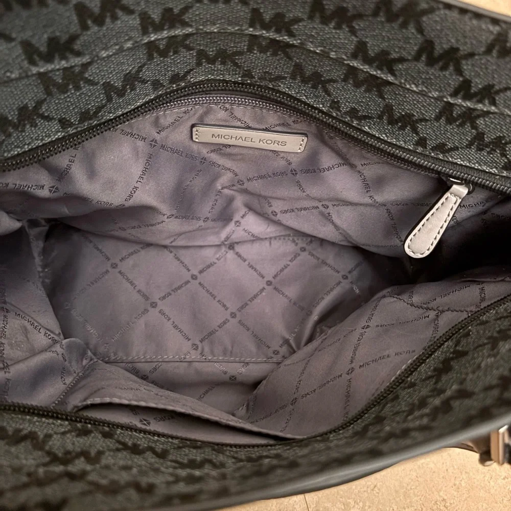 Michael Kors Purse - Picture 4 of 6